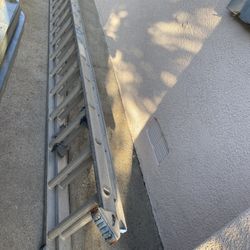 ALUMINUM LADDER