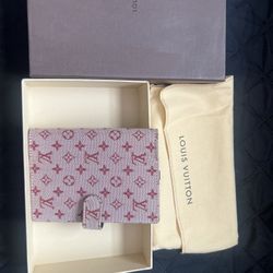 Louis Vuitton Wallet/planner 
