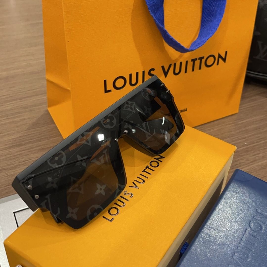 Louis Vuitton Black Men’s And Women’s Unisex Celebrity Sunglasses 