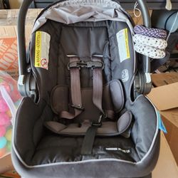 Graco Infant Carseat (Stage 1) With 2  Bases