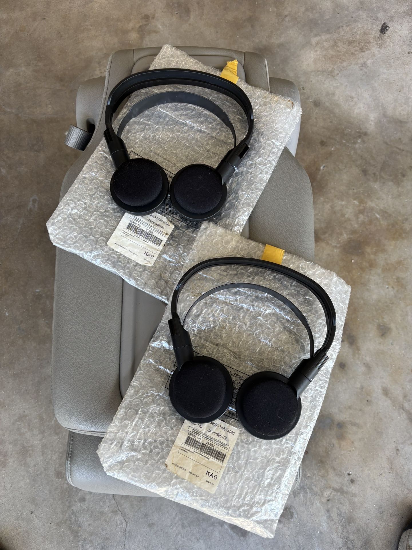 Honda headphones - 2 Pairs