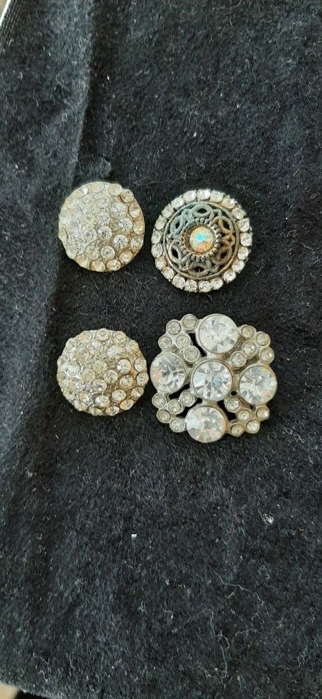 4 beautiful Vintage Rhinestone buttons.
$4 each