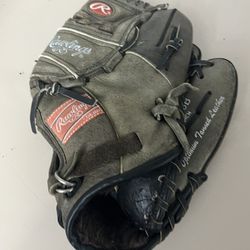 Rawlings  RBG65B 12" Baseball Softball Glove Right Hand Throw  Free Shipping. Pre owned in good condition with normal signs of usage see pics. Still h