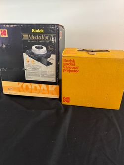 Vintage Kodak Medalist II Carousel and Pocket Carousel 100 Projectors Both are working. Storage finds.