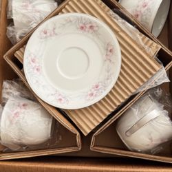 🌸 Vintage Floral Porcelain Dinnerware Set – 12 Pieces Beautiful porcelain set with a delicate pink flower design. Includes: • 4 large dinner plates •