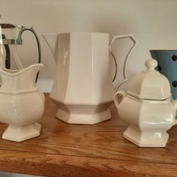 Independence Ironstone pitcher.
Creamer & sugar bowl