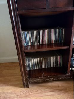 MANY STIRE BOUGHT MUSIC COMPACT DISCS