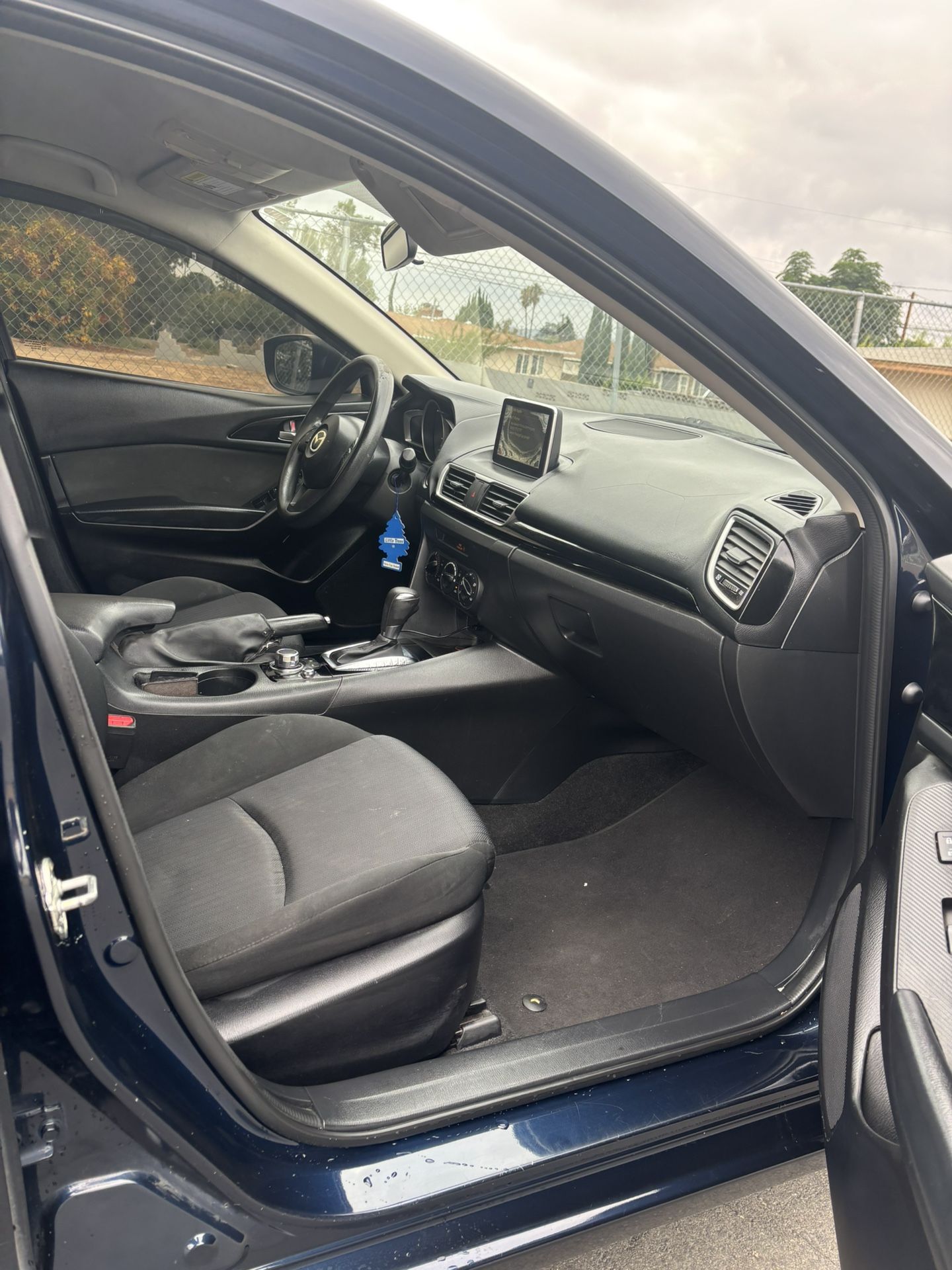 2016 Mazda 3 Hatchback 131.000 Millas Título Salvage