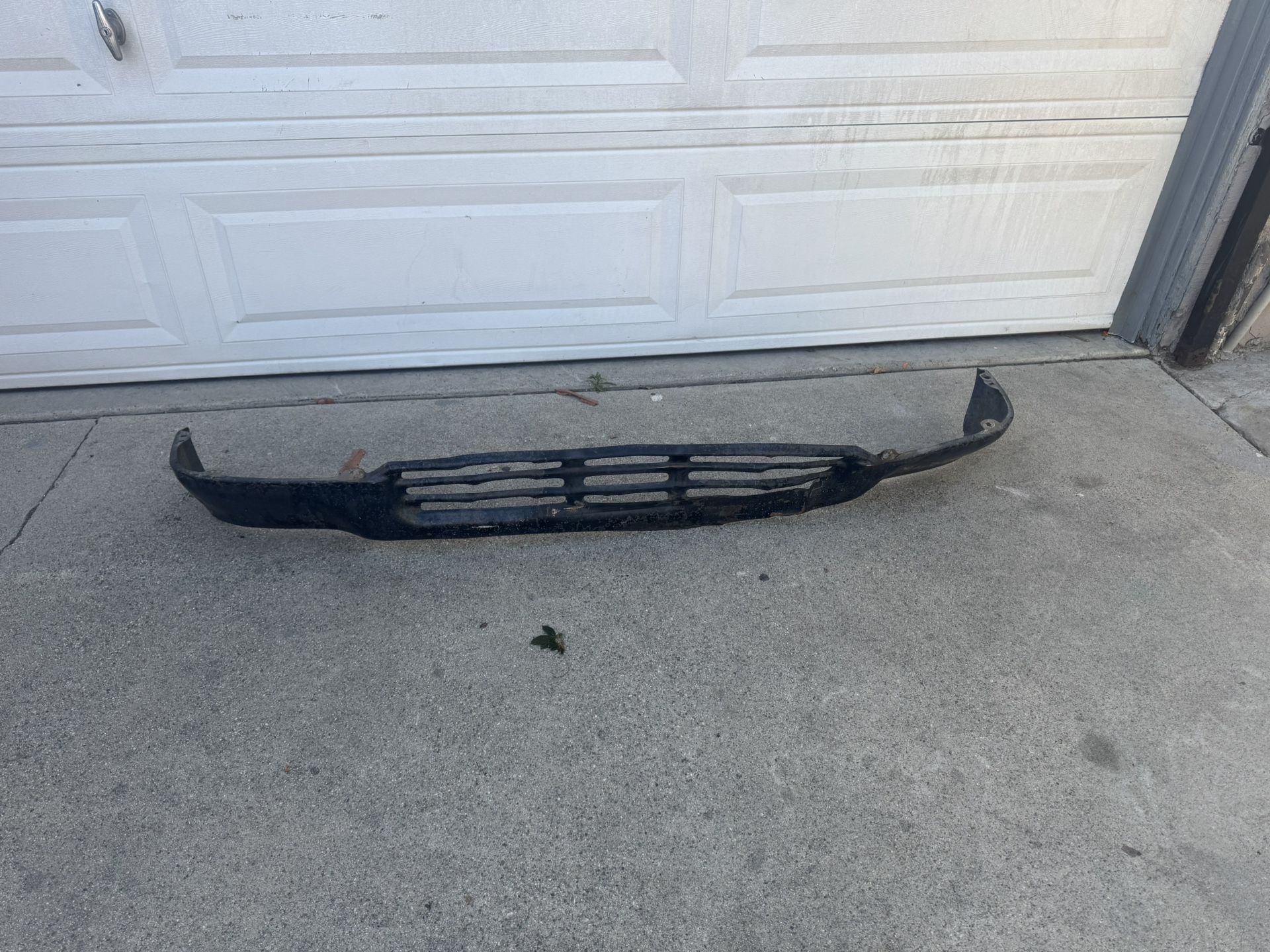 1992 Toyota Pick up Bumper Valance 