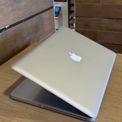 Apple MacBook Pro 15” i7/8GB/256GB SSD $180 