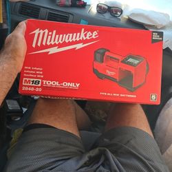 Milwaukee M18 Inflator 