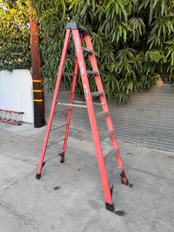 Werner 8ft Fiberglass Step Ladder / Escalera