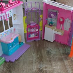 Barbie Pet Care Center