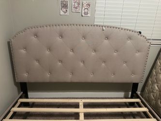 Queen bedframe