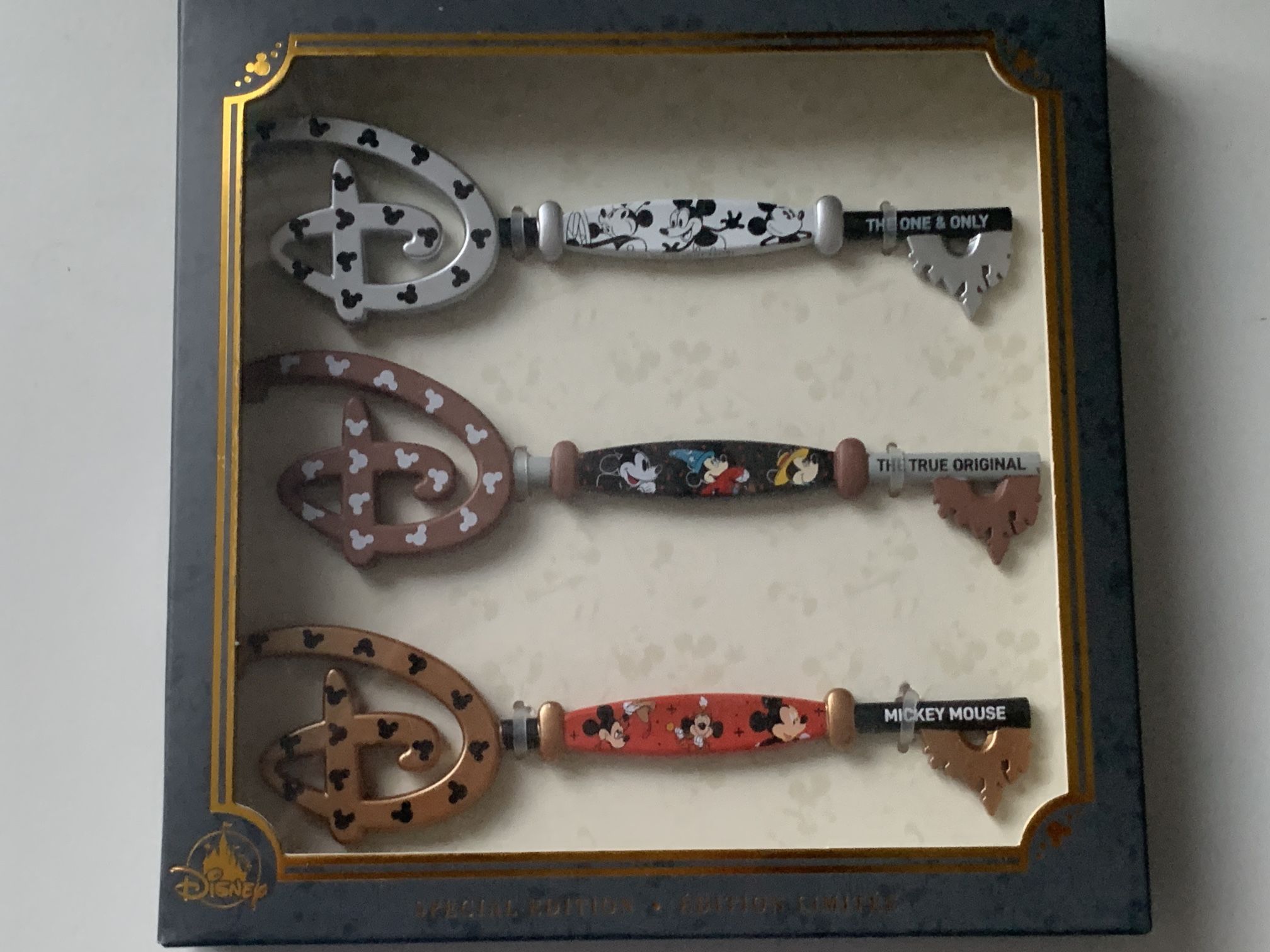 New Disney Store Mickey Mouse Collectible Key 3pc Set Special Edition 2021 Cash only