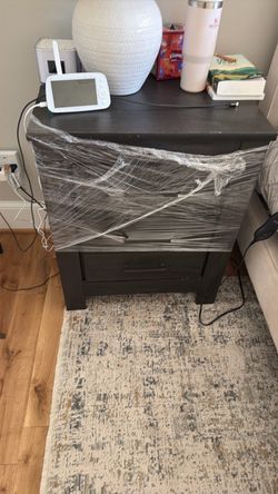 Large dresser with mirror and 2 nightstands