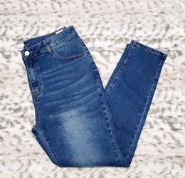 NEW Classic High-Rise Blue Skinny Jeans