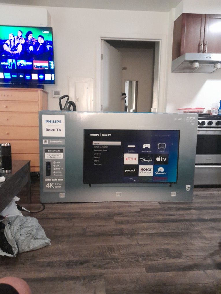 Phillips 65 Inch Smart TV Apps Netflix ROKU PEACOCK DISNE