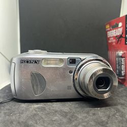 Sony Cyber-shot DSC-P93A 5.1MP Digital Camera Smart Zoom Silver Vintage 00s