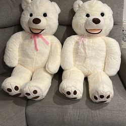 2 Giant teddy bear