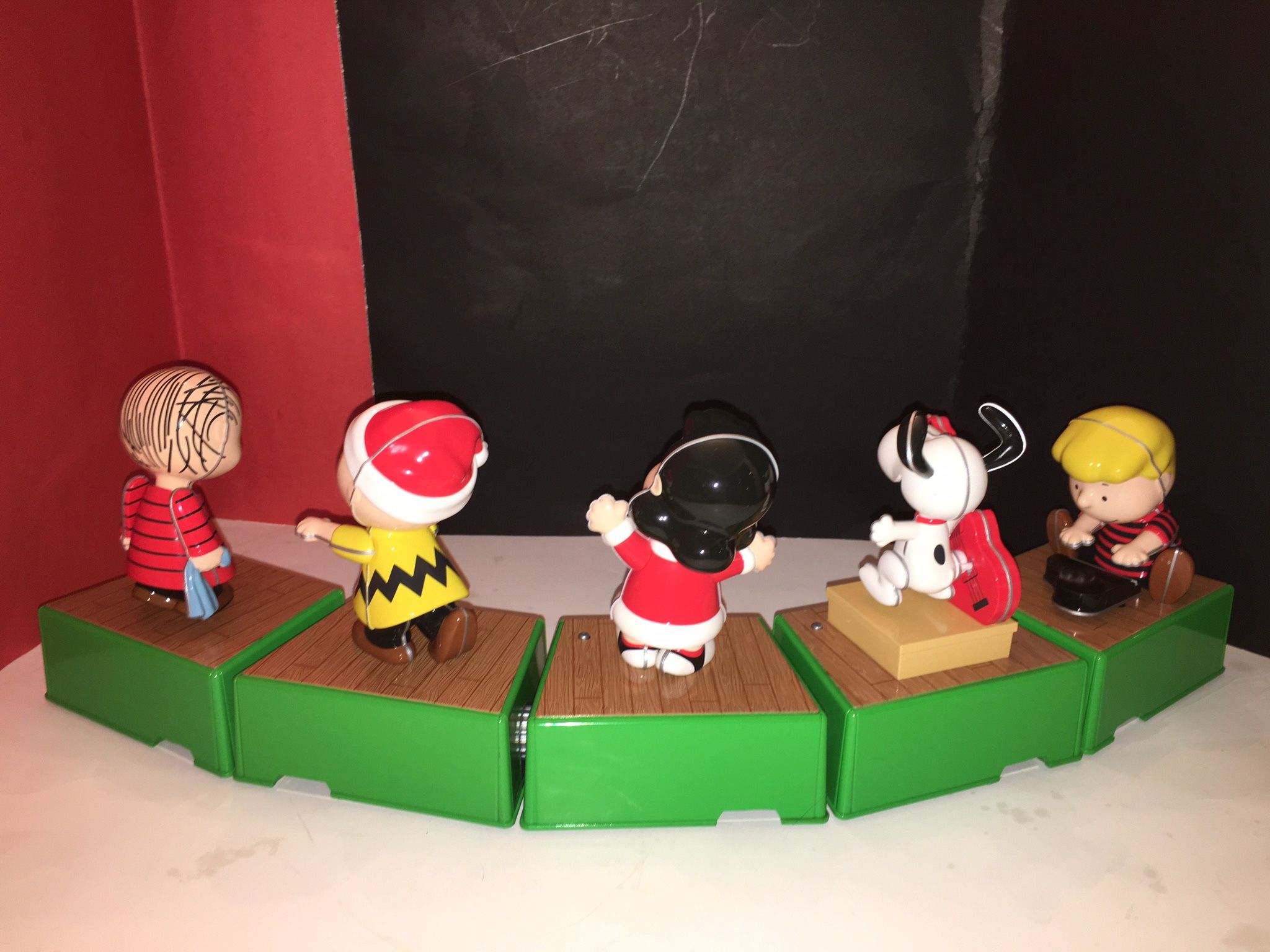 Hallmark Peanuts Wireless Band Set Linus, Charlie Brown