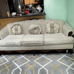 Victorian Style Sofa Set Neet & Clean 