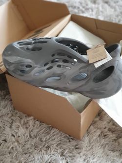 Yeezy Foam Runners (Size 9)