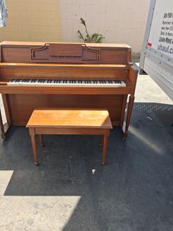 Story&clark piano