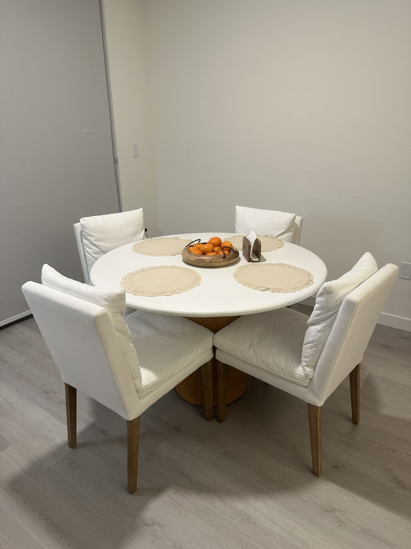 Dinning table and 4 chairs