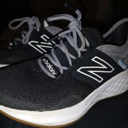 Women's SIZE 6 NEW BALANCE