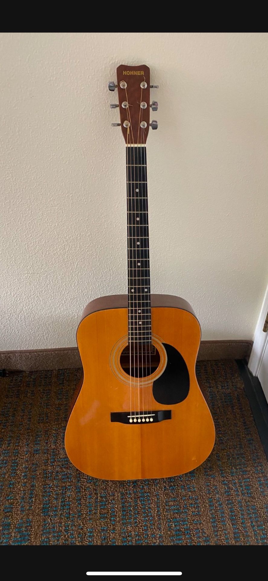 ACOUSTIC GUITAR
