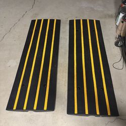 Like New- (2) Rubber Driveway Curb Ramp Garage Sidewalk Ramp Wheelchair Ramp