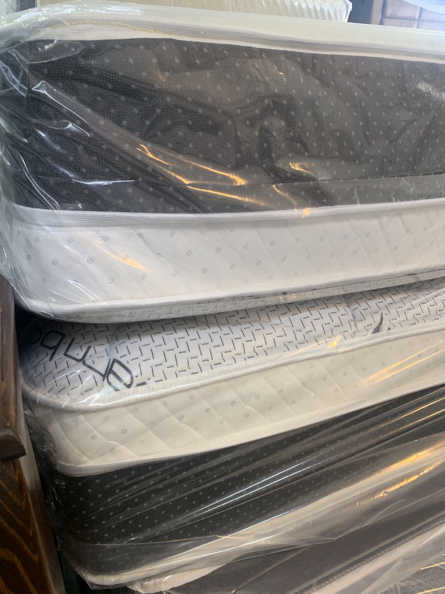 LOCATED IN LOS ANGELES $20 Delivery Fee ‼️ BRAND NEW PILLOW TOP MATTRESSES? COLCHONES NUEVOS PILLOW TOP ? Queen $120 ❌ $180 With Box Spring ?? FU