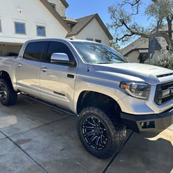 2015 Tundra Crewmax Limited Tons Of Upgrades 