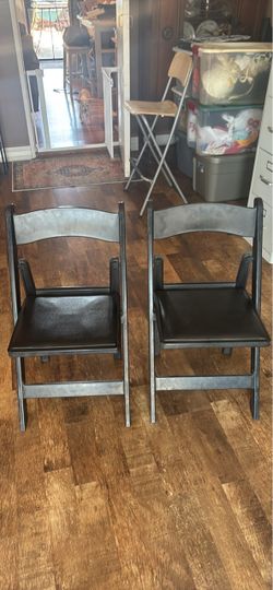 2 Folding Chairs