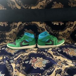 Jordans AJ 1 Mid Size 10.5 In Man 