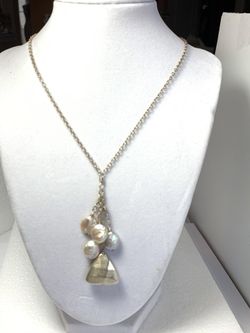 Beautiful silver necklace with mother of pearl pendant