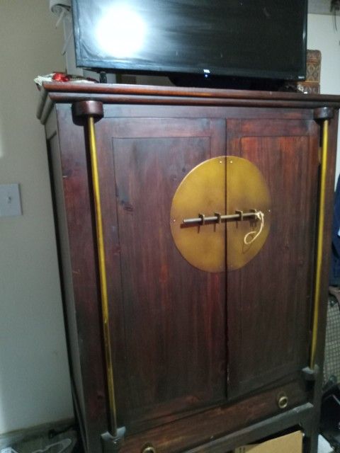Cabinet/ Armoire