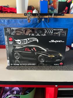 Hot Wheels Brick Shop '94 Toyota Supra MKIV Building Set
