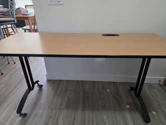 Work desk/Computer table