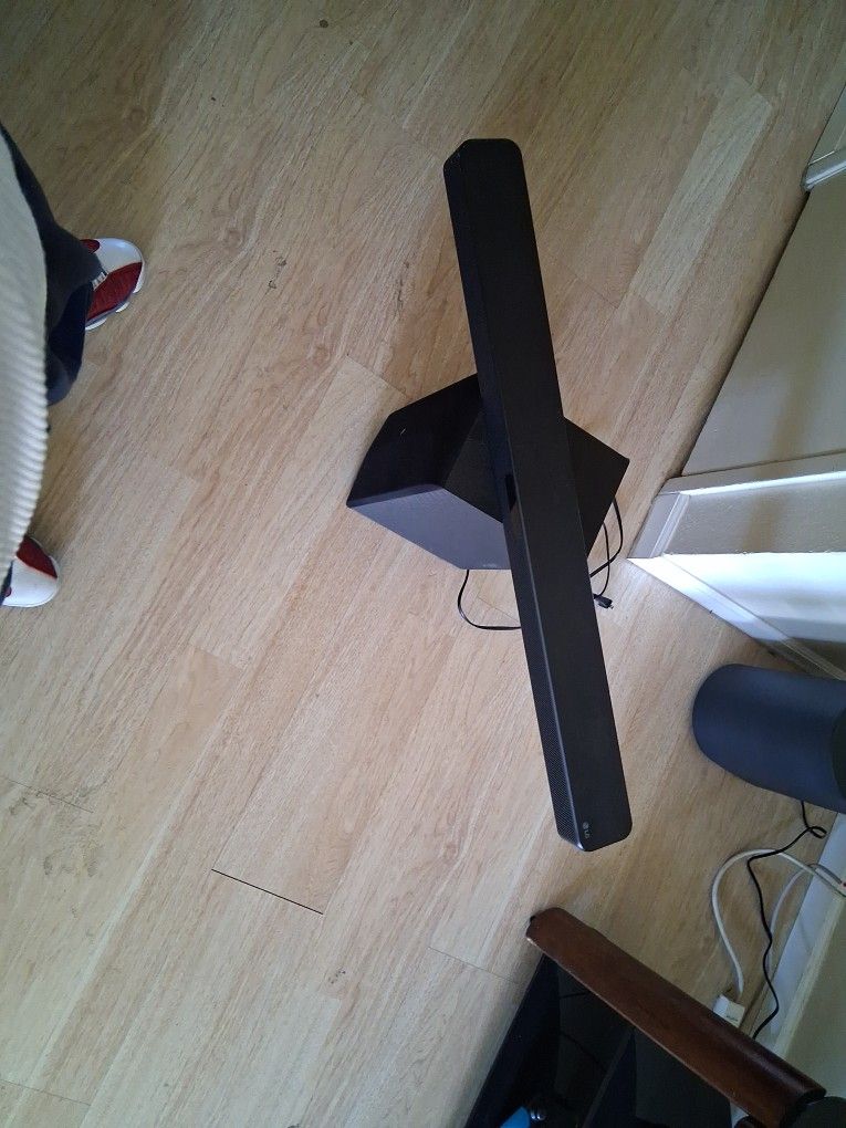 Lg Sound Bar An Subwofer