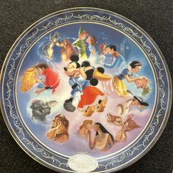 12 Disney Magical Moments Plates 