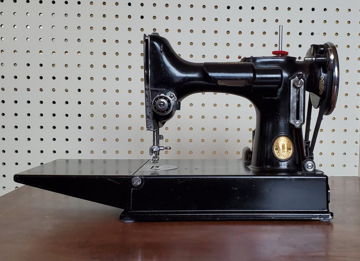 1938 Set Singer Featherweight 221 Sewing Machine Vintage Antique scroll face