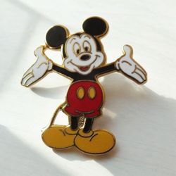Disney Mini Pin Mickey Mouse With Outstretched Arms from 2002