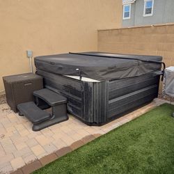 Jacuzzi Hot Tub! 3 Years Old 