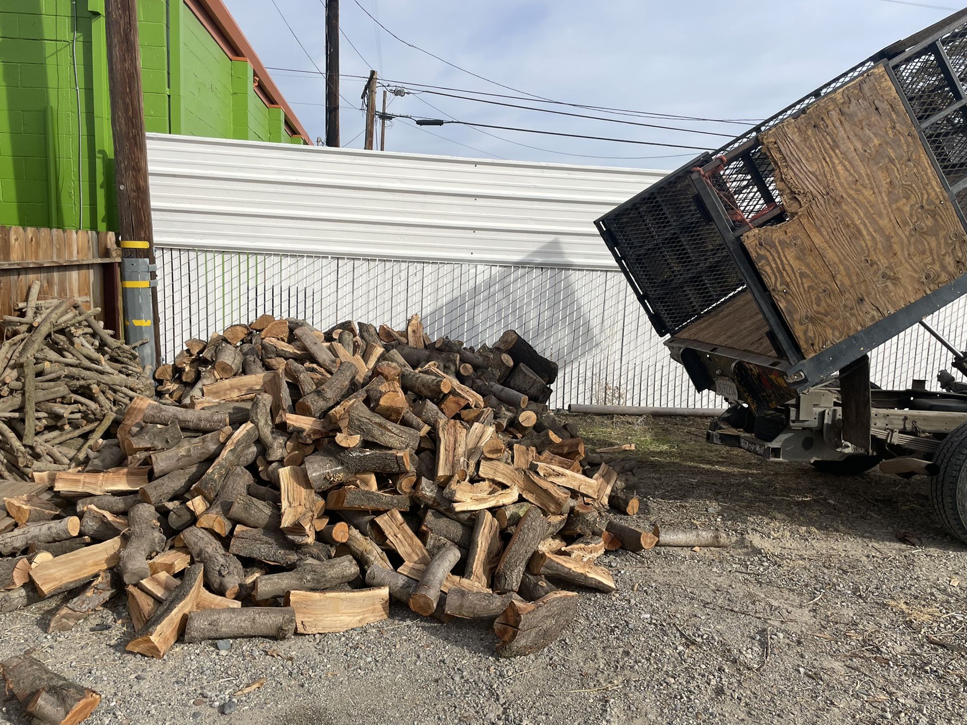 Almond / Oak Firewood πͺ΅π₯