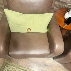 (1) Brand New Recliner Chair in Mocha Brown 🤤