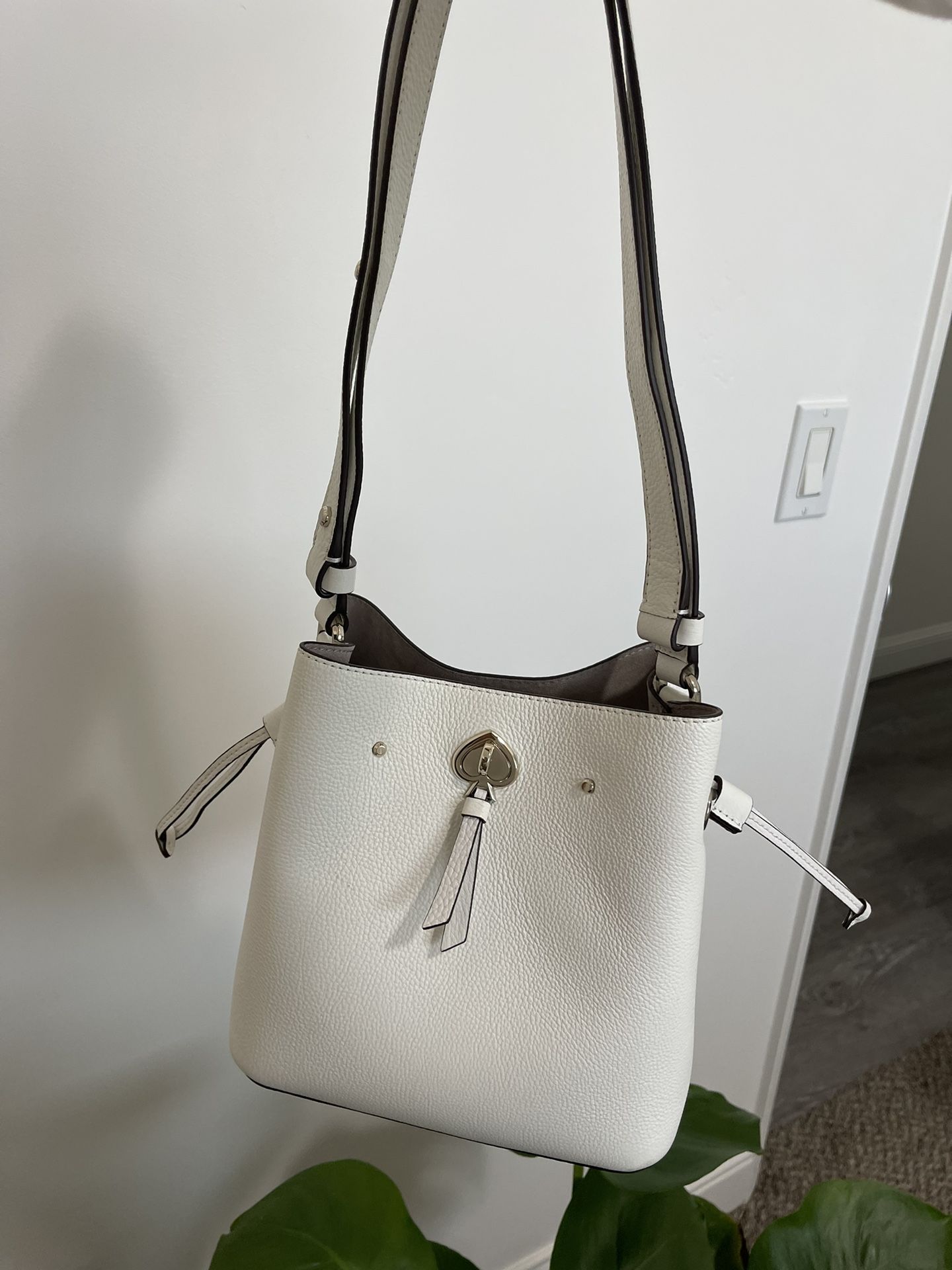 Kate Spade Crossbody MARTI SMALL BUCKET BAG white leather