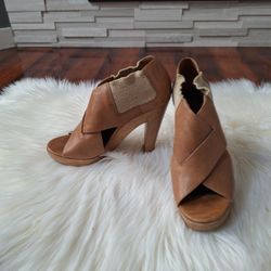 Women's Tan Theory Heels Size 7