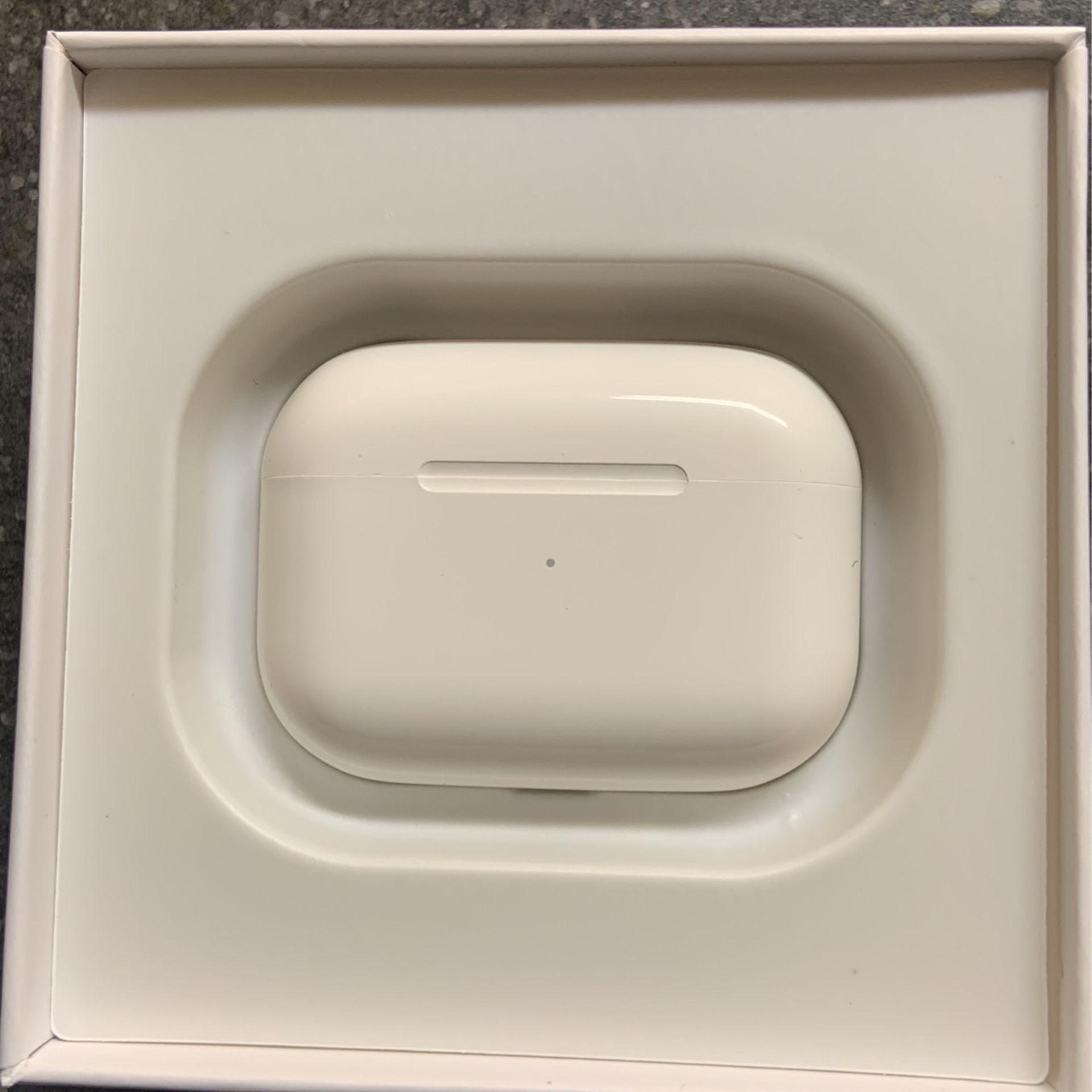 AirPods Pro with wireless charging case (New)